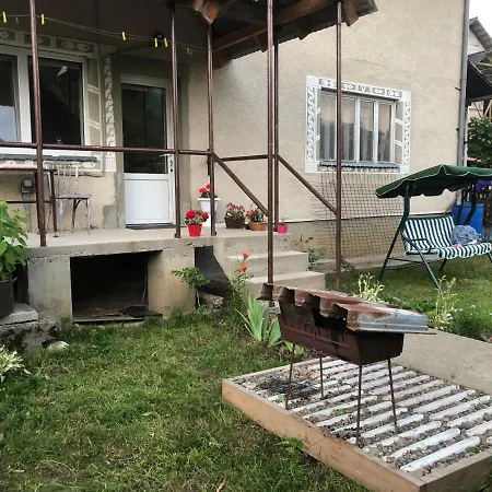 біля ріки *