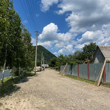 біля ріки * Mizhhirya (Transcarpathia)