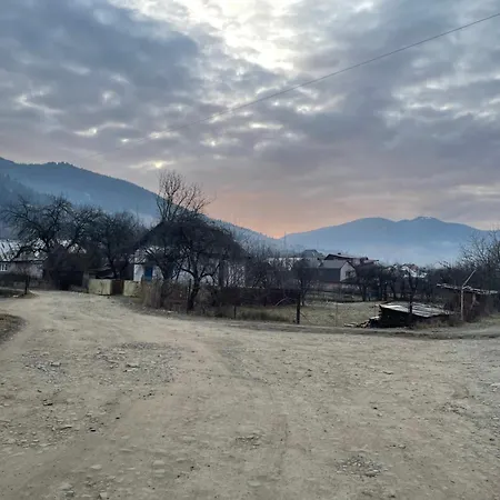 біля ріки * Mizhhirya (Transcarpathia)